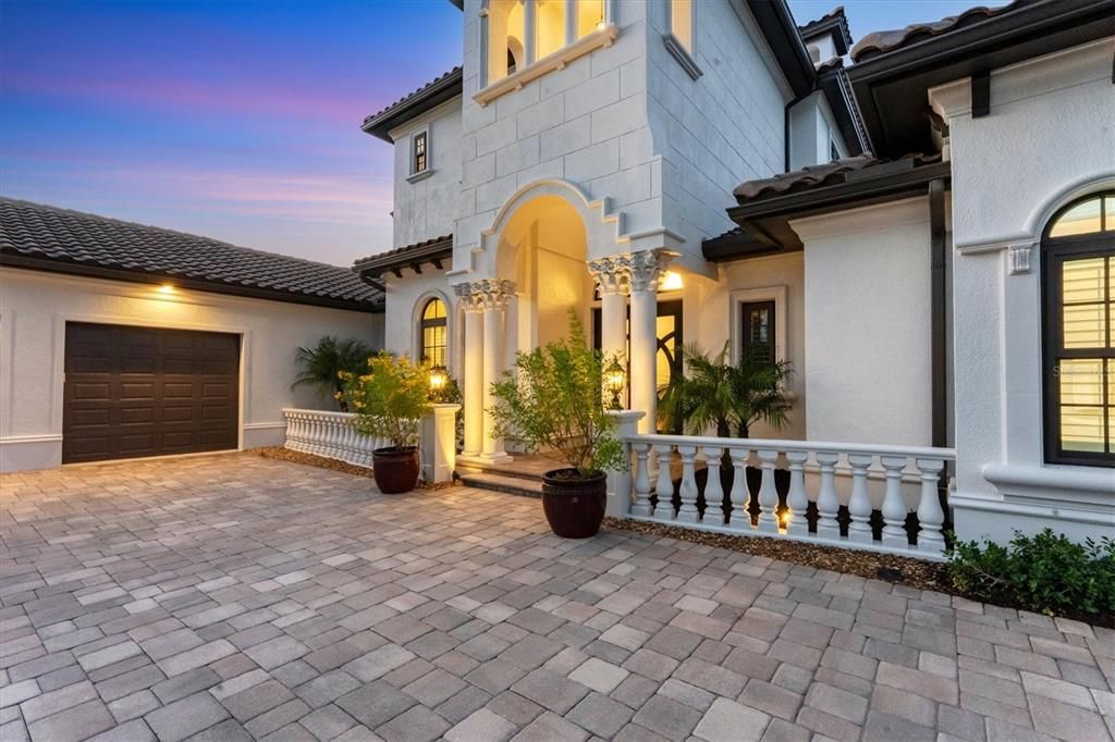 合同活跃: $2,650,000 (4 贝兹, 4 浴室, 4053 平方英尺)