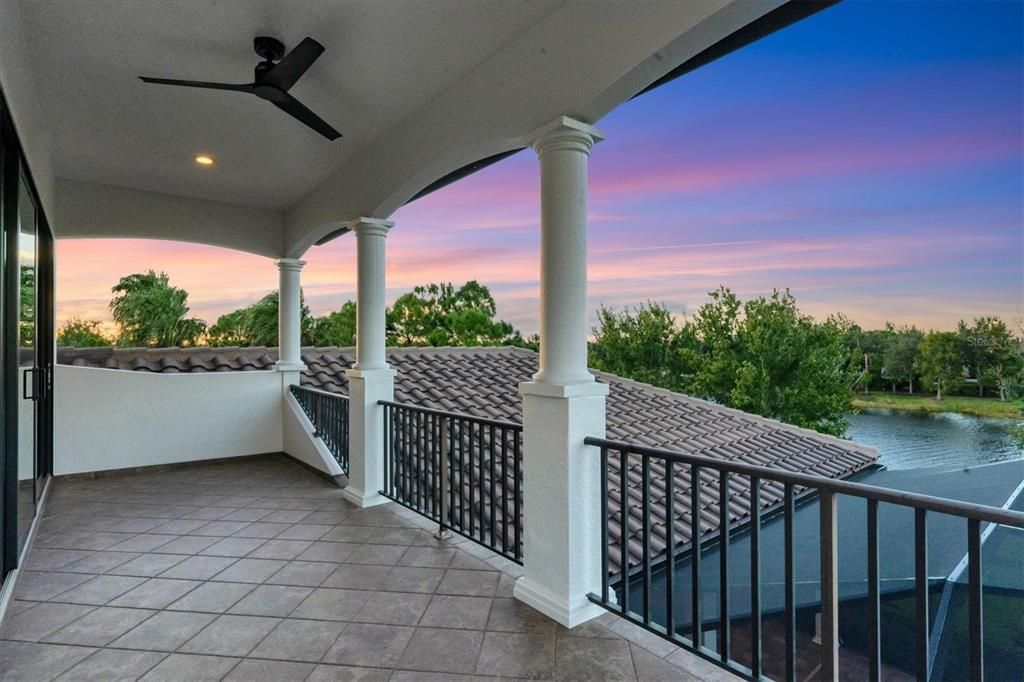 合同活跃: $2,650,000 (4 贝兹, 4 浴室, 4053 平方英尺)