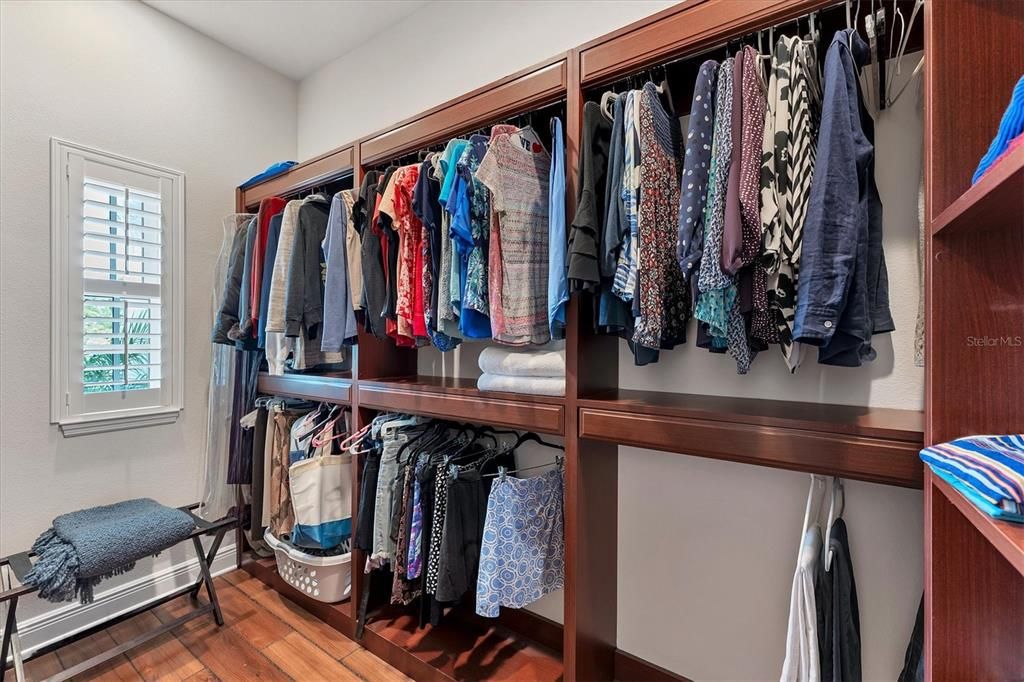 合同活跃: $2,650,000 (4 贝兹, 4 浴室, 4053 平方英尺)