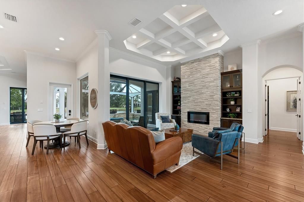 合同活跃: $2,650,000 (4 贝兹, 4 浴室, 4053 平方英尺)