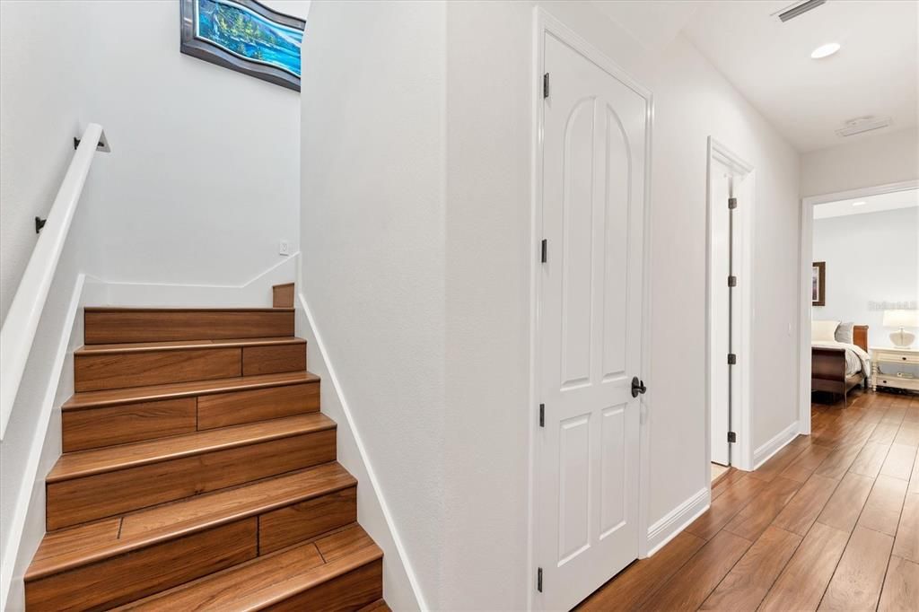 合同活跃: $2,650,000 (4 贝兹, 4 浴室, 4053 平方英尺)