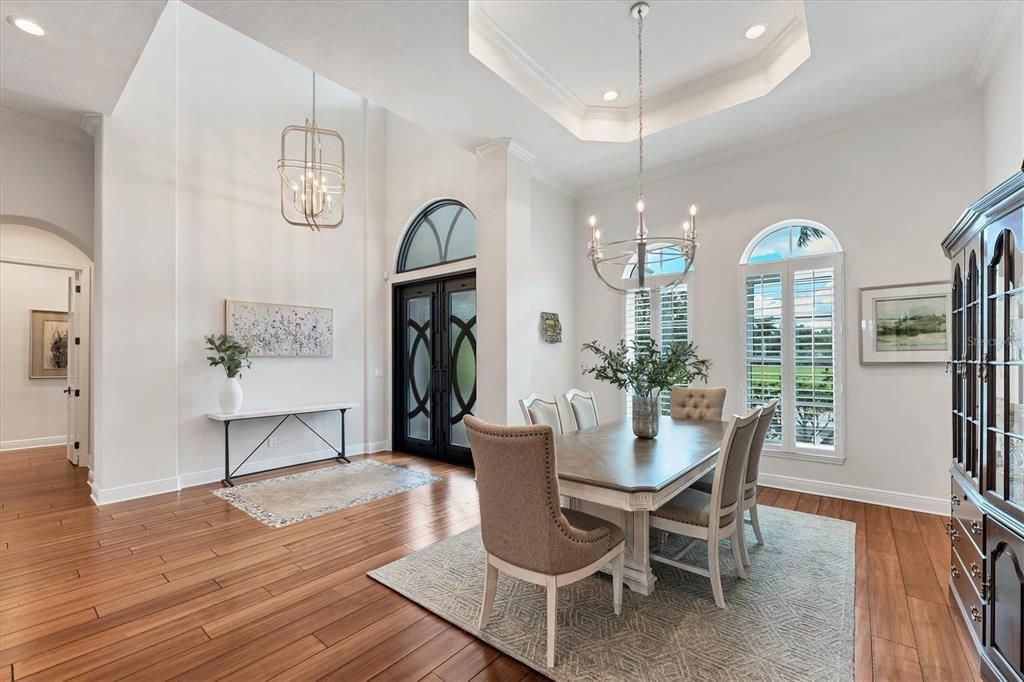 合同活跃: $2,650,000 (4 贝兹, 4 浴室, 4053 平方英尺)