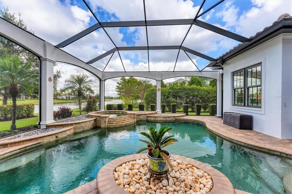 合同活跃: $2,650,000 (4 贝兹, 4 浴室, 4053 平方英尺)