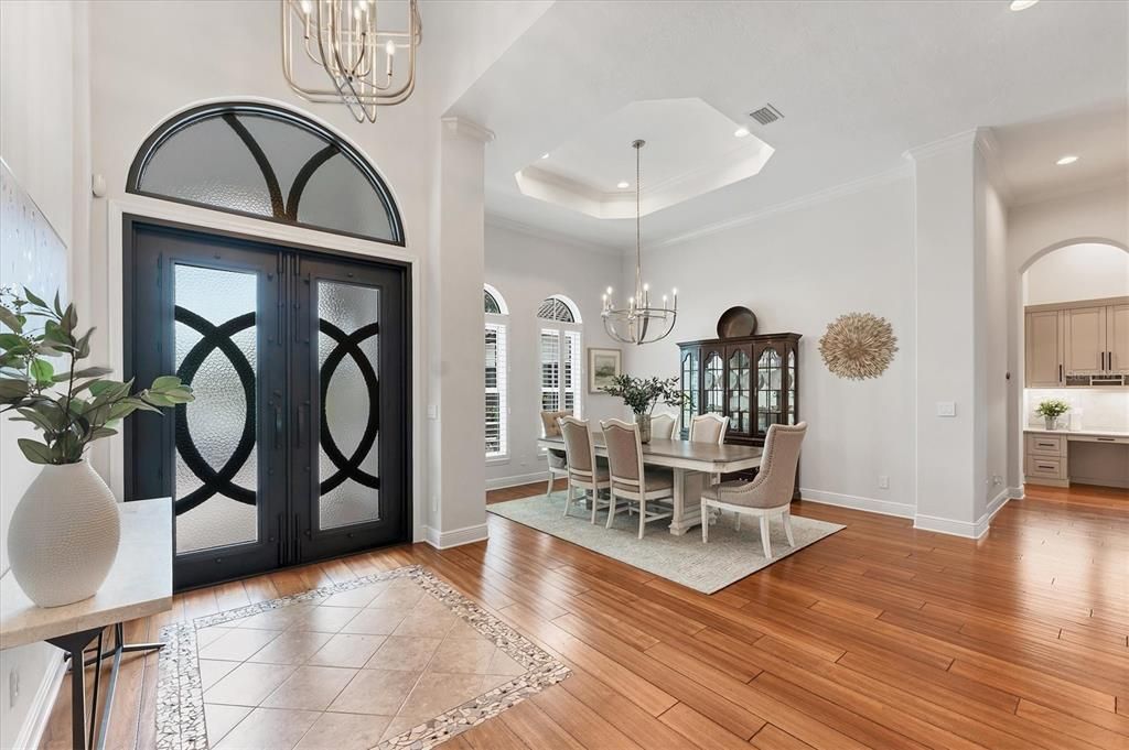 合同活跃: $2,650,000 (4 贝兹, 4 浴室, 4053 平方英尺)