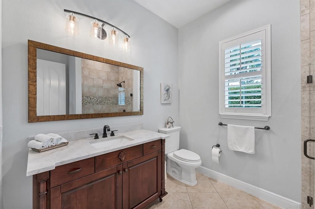 合同活跃: $2,650,000 (4 贝兹, 4 浴室, 4053 平方英尺)