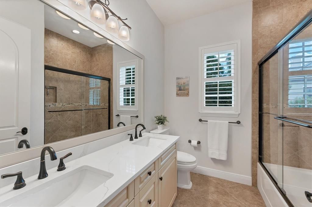 合同活跃: $2,650,000 (4 贝兹, 4 浴室, 4053 平方英尺)