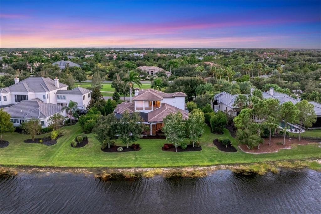 合同活跃: $2,650,000 (4 贝兹, 4 浴室, 4053 平方英尺)