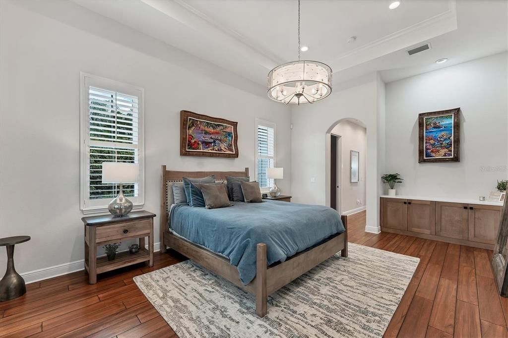 合同活跃: $2,650,000 (4 贝兹, 4 浴室, 4053 平方英尺)