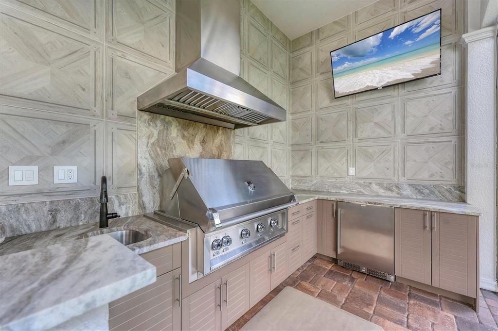 合同活跃: $2,650,000 (4 贝兹, 4 浴室, 4053 平方英尺)