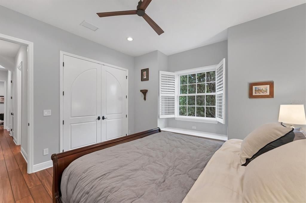 合同活跃: $2,650,000 (4 贝兹, 4 浴室, 4053 平方英尺)