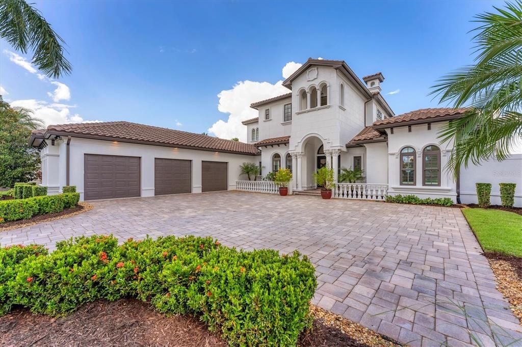 合同活跃: $2,650,000 (4 贝兹, 4 浴室, 4053 平方英尺)