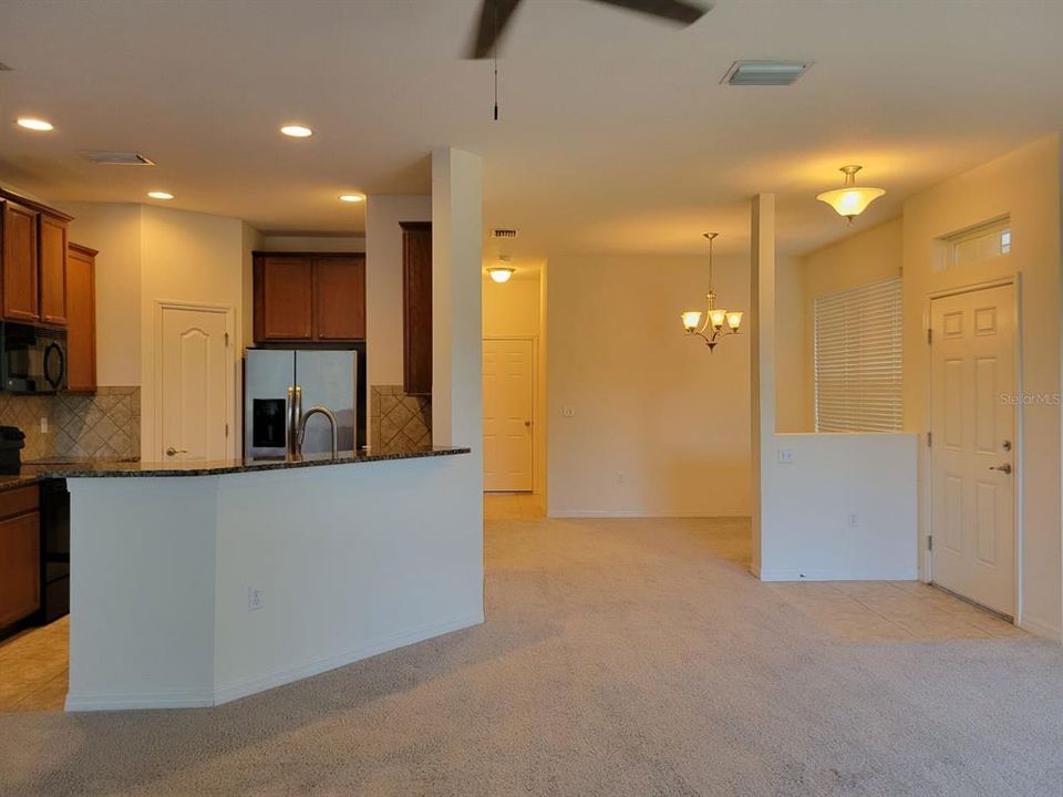 Activo con contrato: $3,200 (3 camas, 2 baños, 1776 Pies cuadrados)