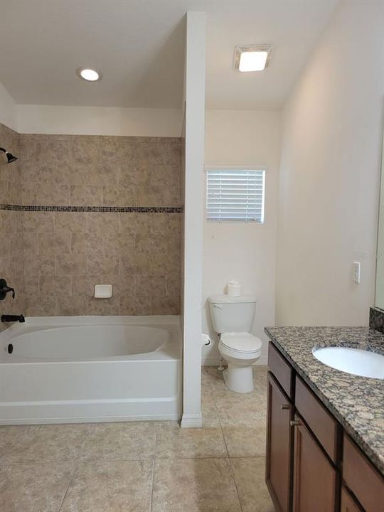 Activo con contrato: $3,200 (3 camas, 2 baños, 1776 Pies cuadrados)