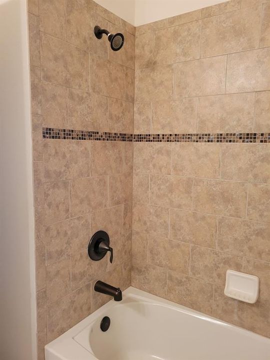 Activo con contrato: $3,200 (3 camas, 2 baños, 1776 Pies cuadrados)