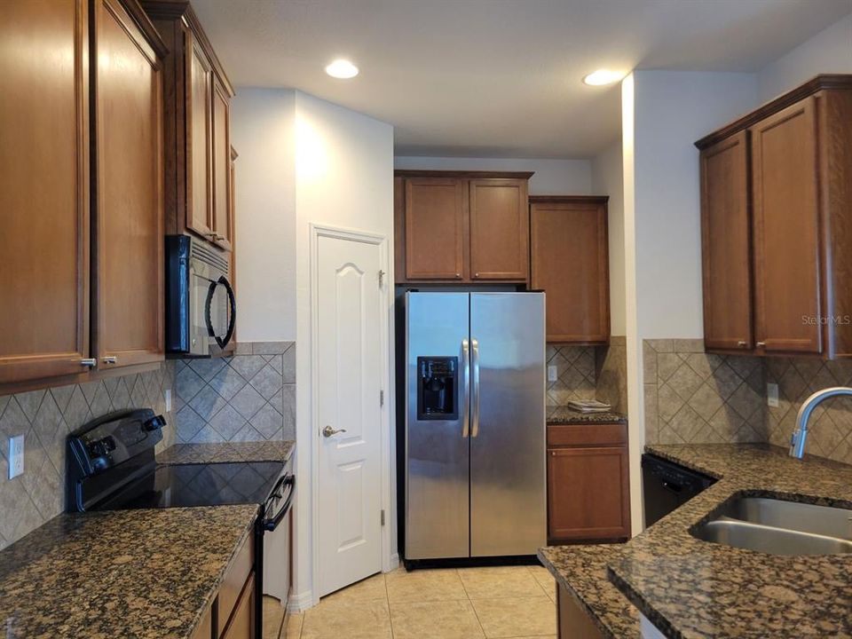 Activo con contrato: $3,200 (3 camas, 2 baños, 1776 Pies cuadrados)