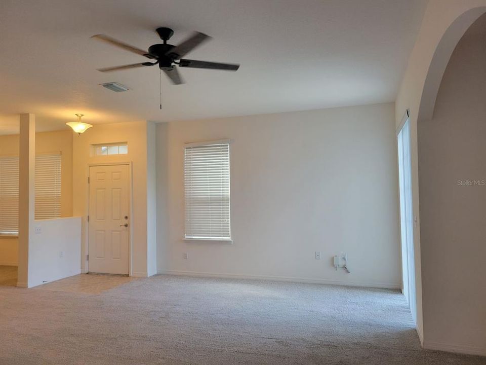 Activo con contrato: $3,200 (3 camas, 2 baños, 1776 Pies cuadrados)