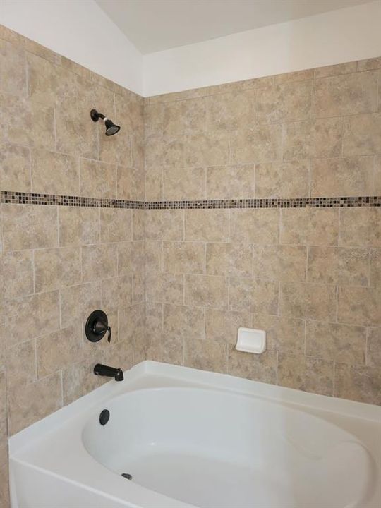 Activo con contrato: $3,200 (3 camas, 2 baños, 1776 Pies cuadrados)