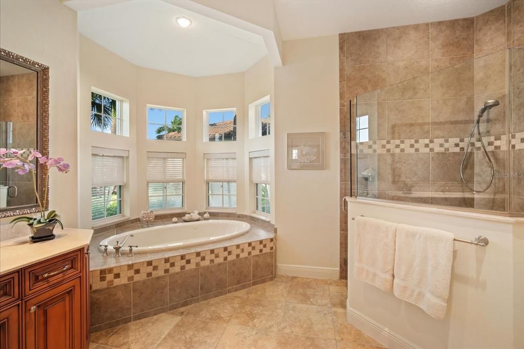 待售: $2,250,000 (4 贝兹, 3 浴室, 3350 平方英尺)