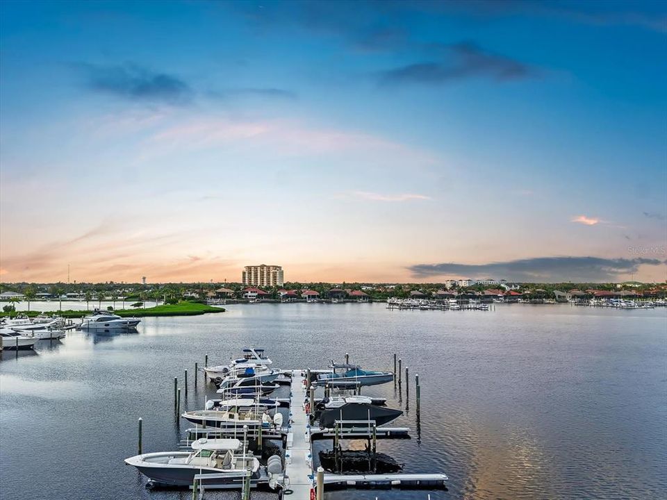 待售: $2,250,000 (4 贝兹, 3 浴室, 3350 平方英尺)