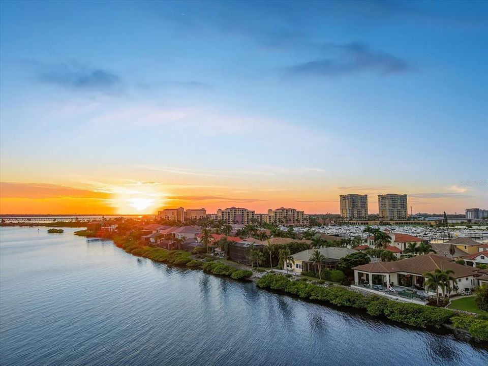 待售: $2,250,000 (4 贝兹, 3 浴室, 3350 平方英尺)