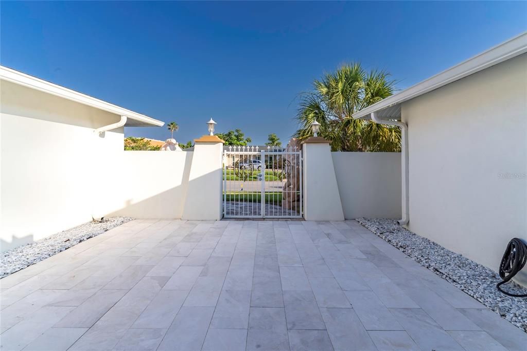 For Sale: $1,799,000 (3 beds, 2 baths, 2794 Square Feet)