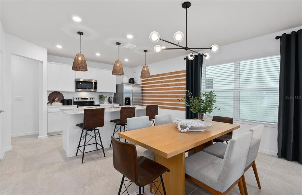 Active With Contract: $414,290 (3 beds, 2 baths, 1628 Square Feet)