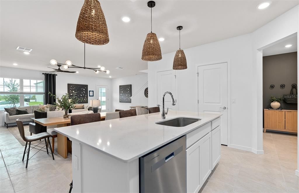 Active With Contract: $414,290 (3 beds, 2 baths, 1628 Square Feet)