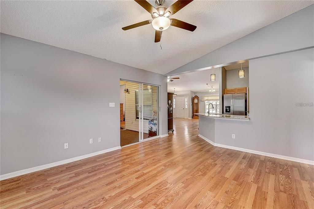 For Sale: $310,000 (3 beds, 2 baths, 1702 Square Feet)