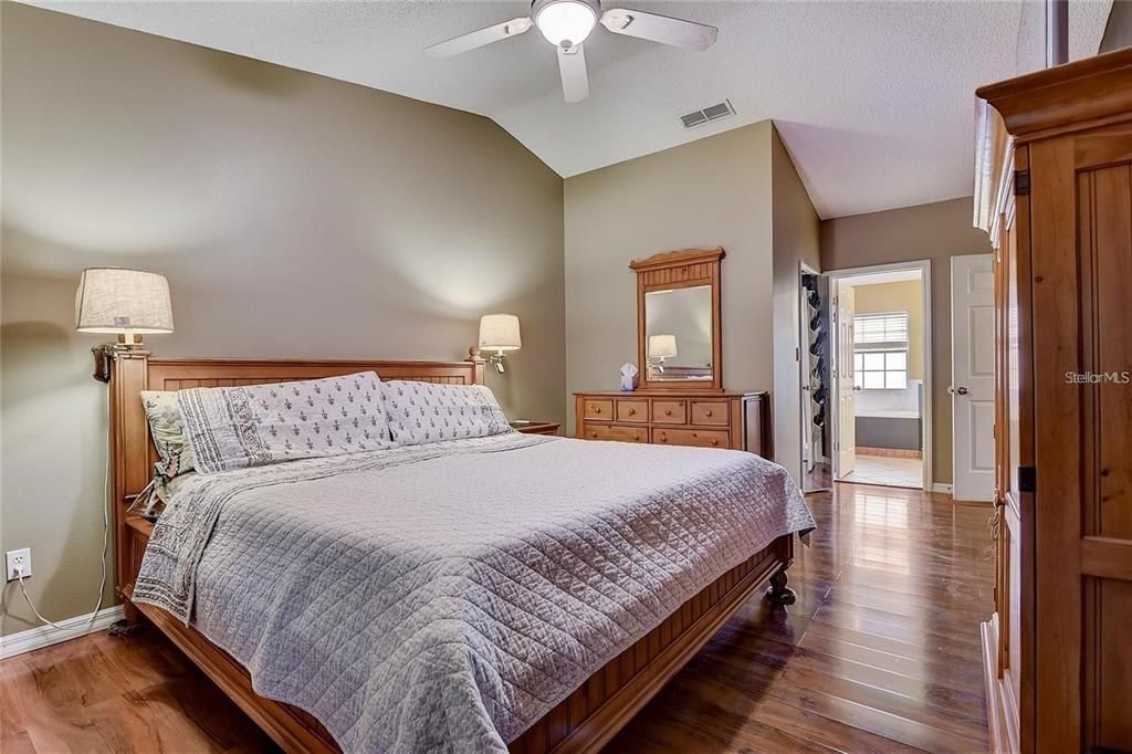 For Sale: $310,000 (3 beds, 2 baths, 1702 Square Feet)