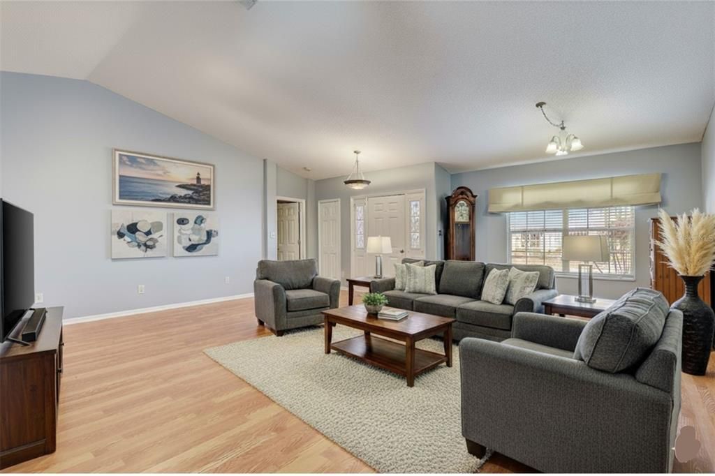 For Sale: $310,000 (3 beds, 2 baths, 1702 Square Feet)