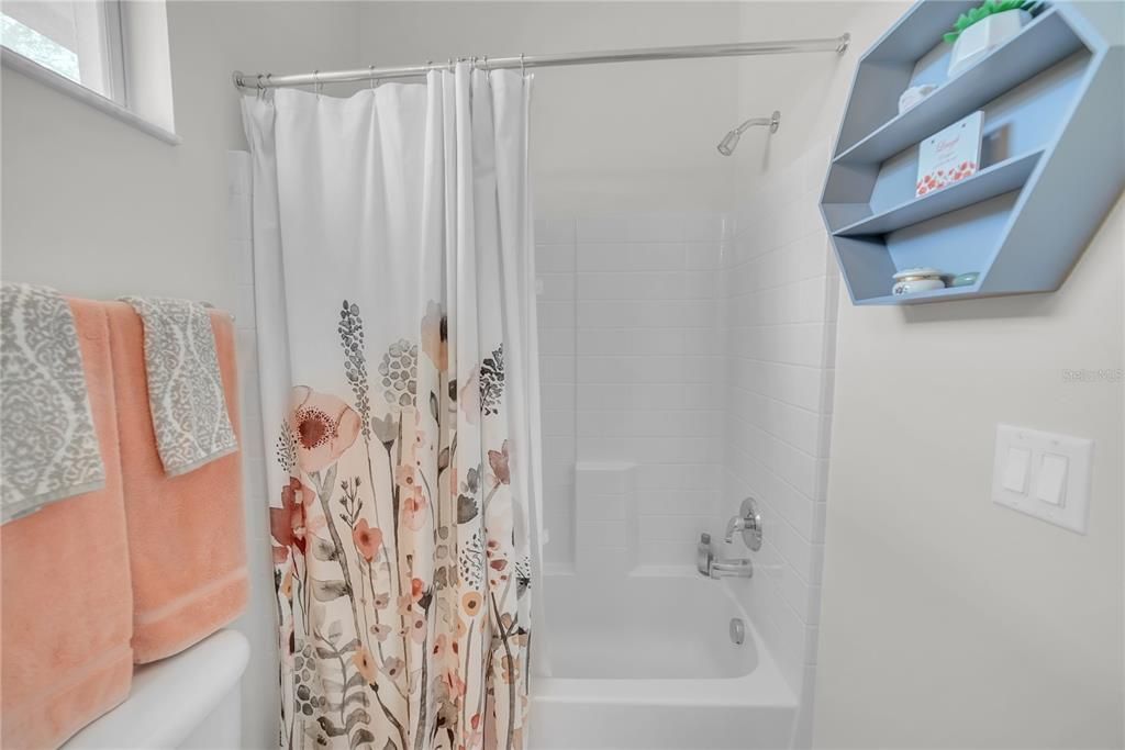 待售: $249,990 (2 贝兹, 2 浴室, 1073 平方英尺)