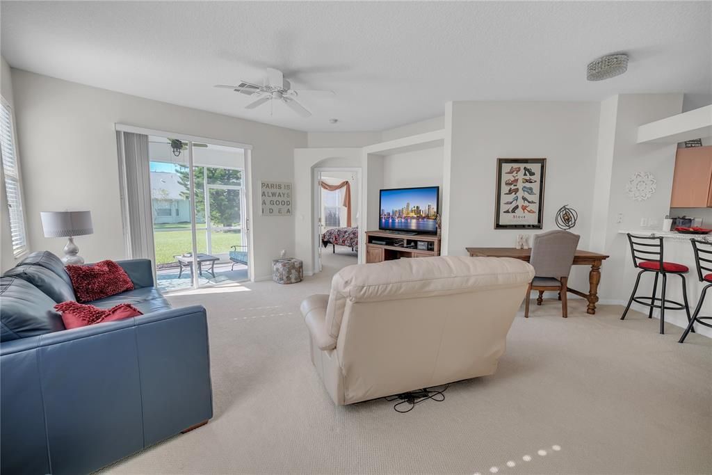 待售: $249,990 (2 贝兹, 2 浴室, 1073 平方英尺)