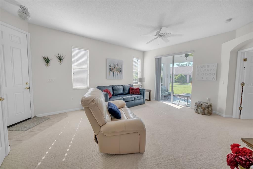 待售: $249,990 (2 贝兹, 2 浴室, 1073 平方英尺)