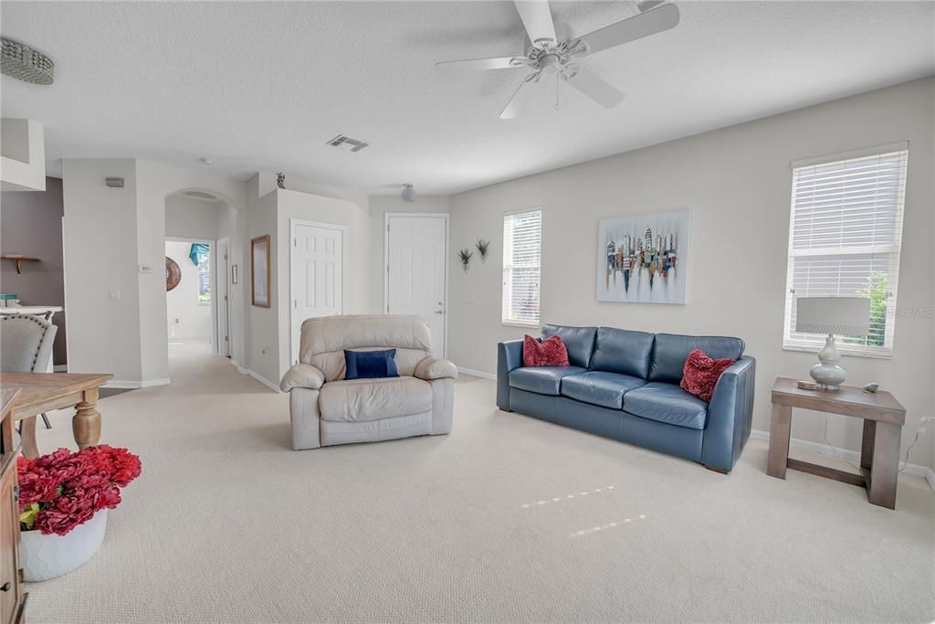 待售: $249,990 (2 贝兹, 2 浴室, 1073 平方英尺)