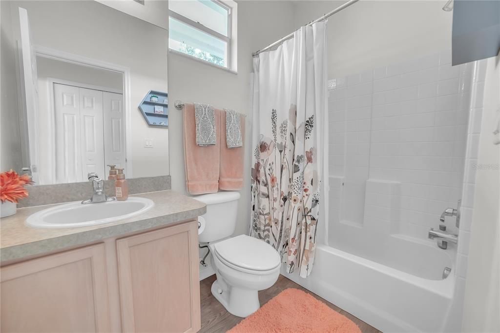 待售: $249,990 (2 贝兹, 2 浴室, 1073 平方英尺)