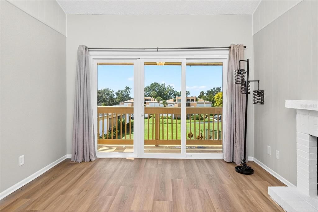 Под контрактом: $225,000 (2 спален, 2 ванн, 1071 Квадратных фут)