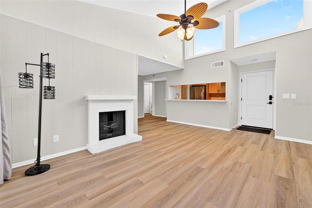 Под контрактом: $225,000 (2 спален, 2 ванн, 1071 Квадратных фут)