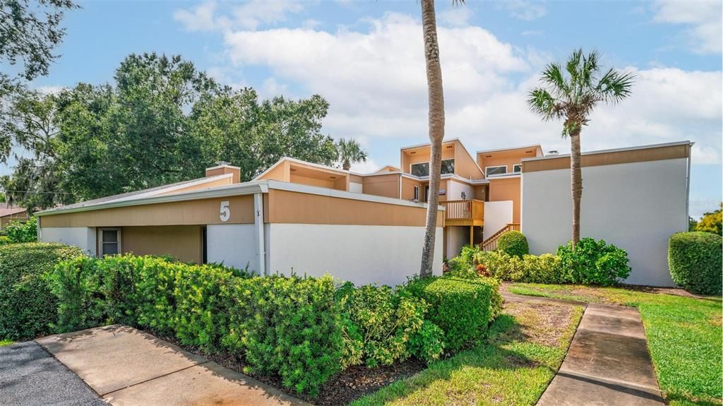 Под контрактом: $225,000 (2 спален, 2 ванн, 1071 Квадратных фут)