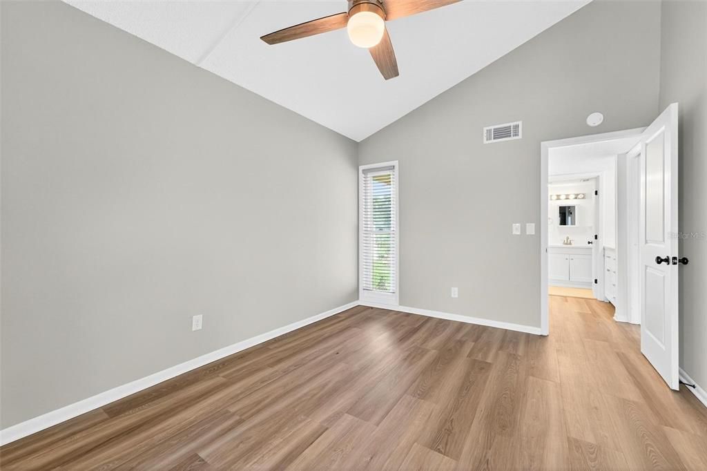 Под контрактом: $225,000 (2 спален, 2 ванн, 1071 Квадратных фут)