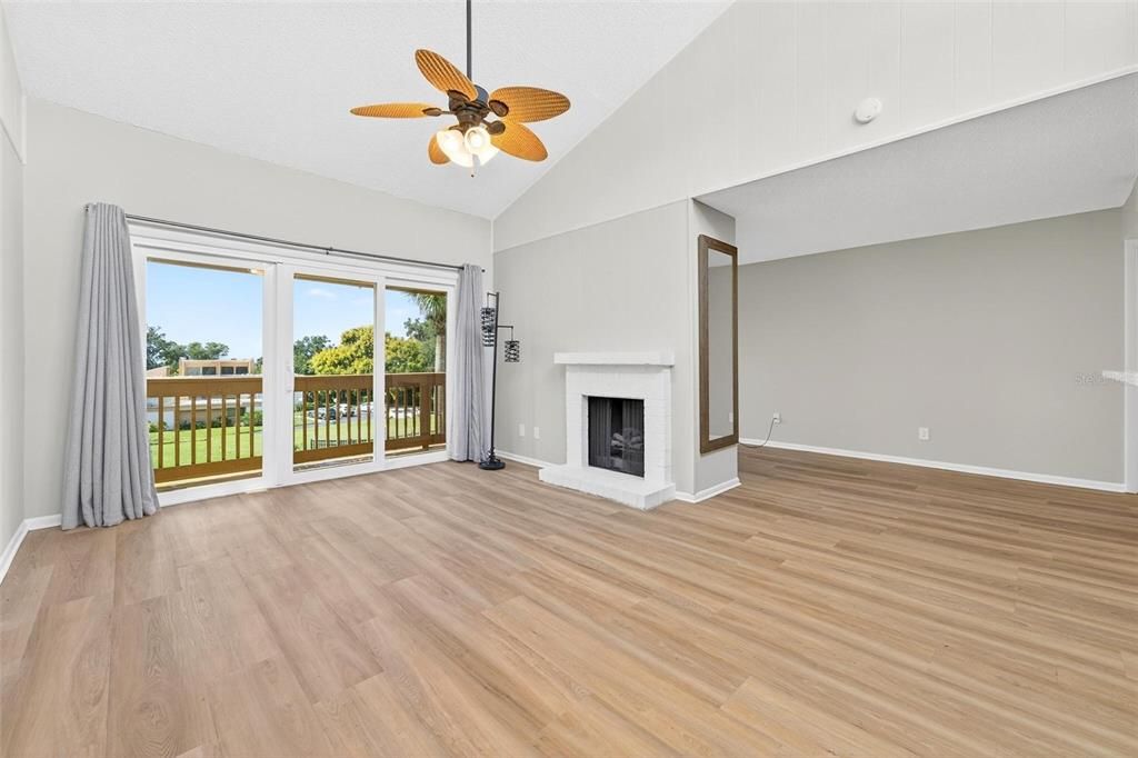 Под контрактом: $225,000 (2 спален, 2 ванн, 1071 Квадратных фут)