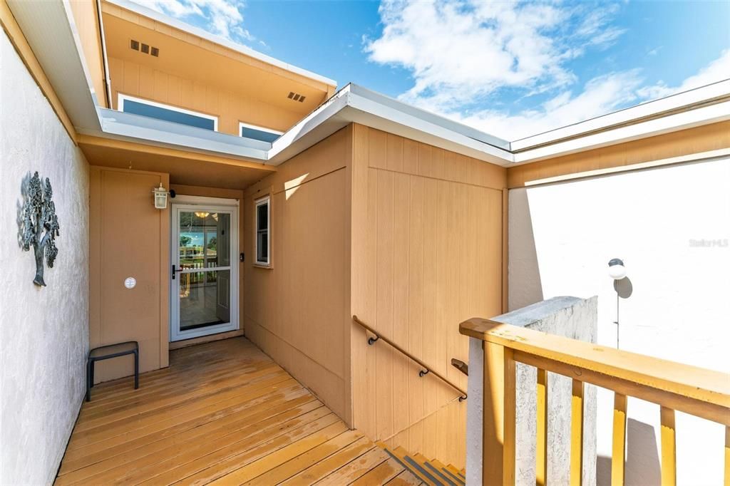 Под контрактом: $225,000 (2 спален, 2 ванн, 1071 Квадратных фут)