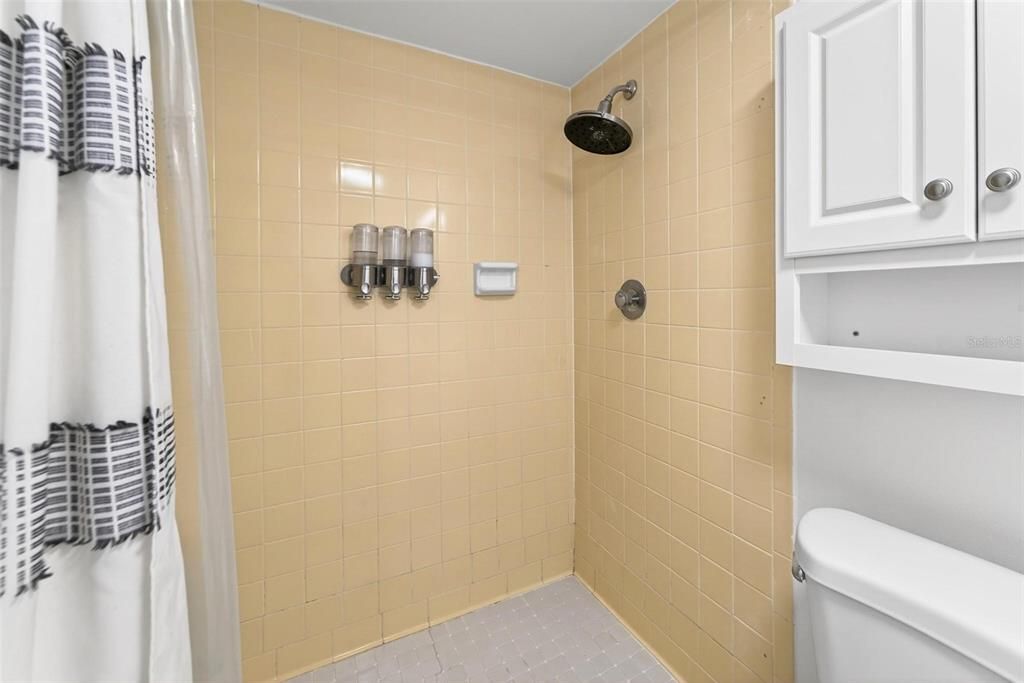 Под контрактом: $225,000 (2 спален, 2 ванн, 1071 Квадратных фут)