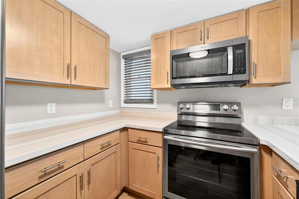 Под контрактом: $225,000 (2 спален, 2 ванн, 1071 Квадратных фут)