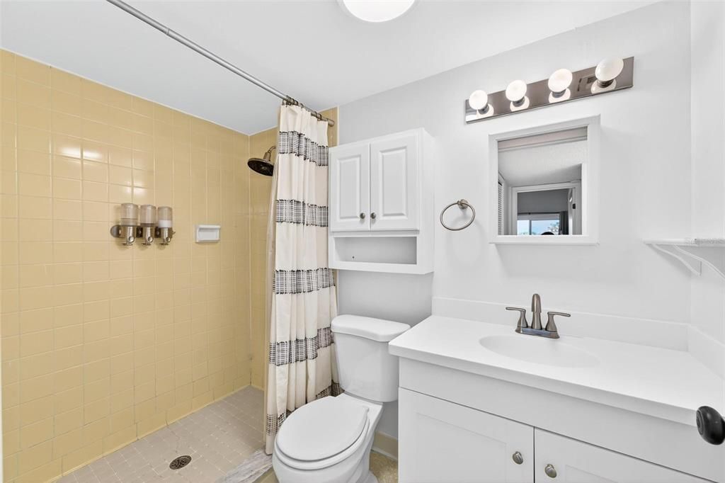 Под контрактом: $225,000 (2 спален, 2 ванн, 1071 Квадратных фут)