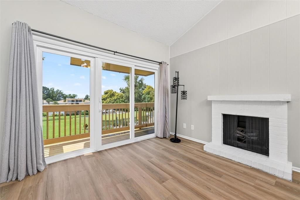 Под контрактом: $225,000 (2 спален, 2 ванн, 1071 Квадратных фут)