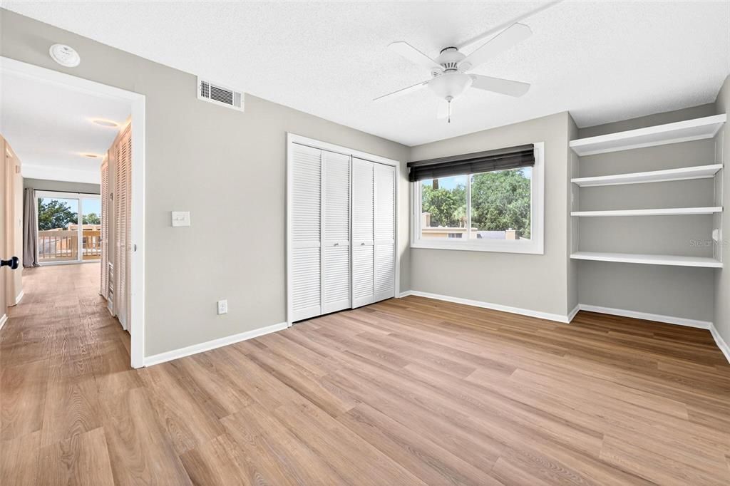 Под контрактом: $225,000 (2 спален, 2 ванн, 1071 Квадратных фут)