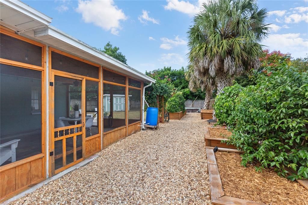 合同活跃: $339,900 (2 贝兹, 1 浴室, 782 平方英尺)