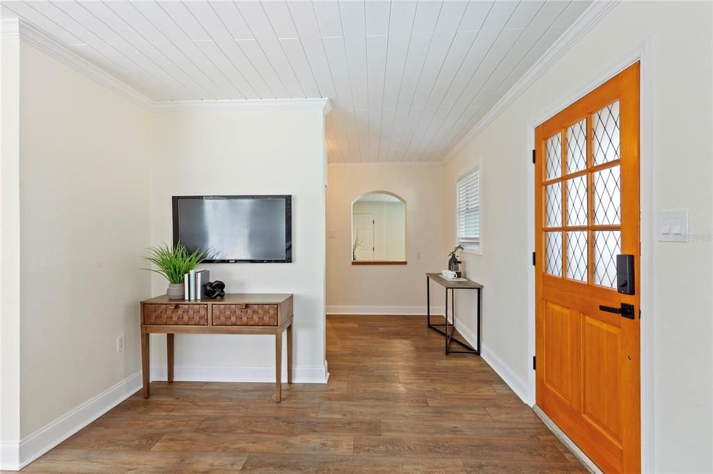 合同活跃: $339,900 (2 贝兹, 1 浴室, 782 平方英尺)