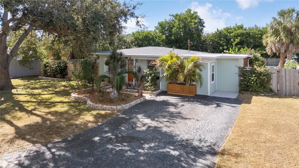 合同活跃: $339,900 (2 贝兹, 1 浴室, 782 平方英尺)