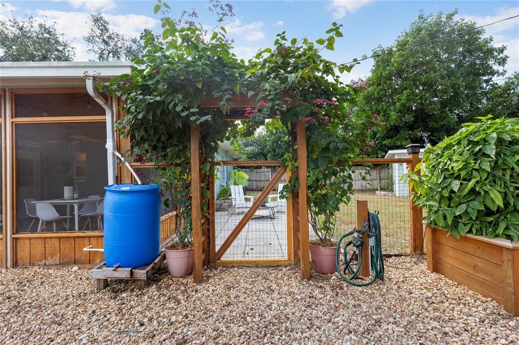 合同活跃: $339,900 (2 贝兹, 1 浴室, 782 平方英尺)